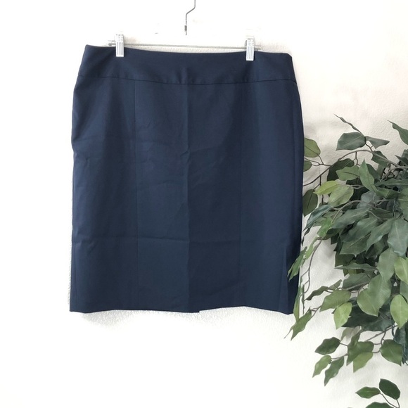 PLUS Anne Klein Navy Pencil Skirt - Picture 1 of 6